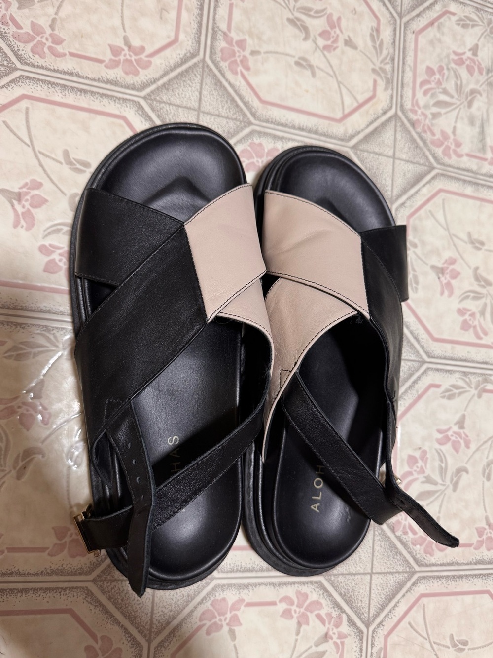 ALOHAS Two-Tone Marshmallow Leather Sandals